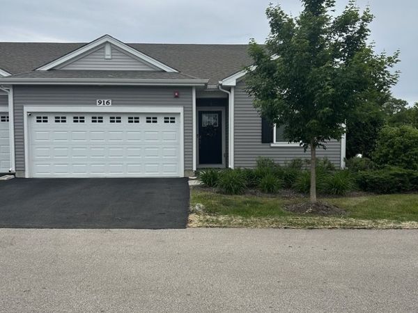 916 Darwin Street , North Aurora, IL 60542