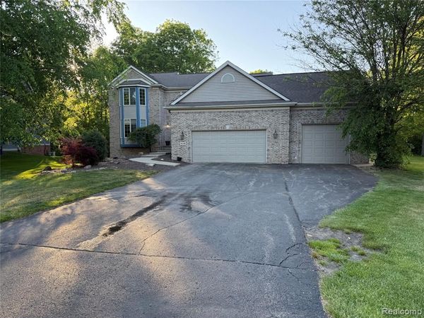 8318 Mill Pointe Court , Atlas Twp, MI 48438
