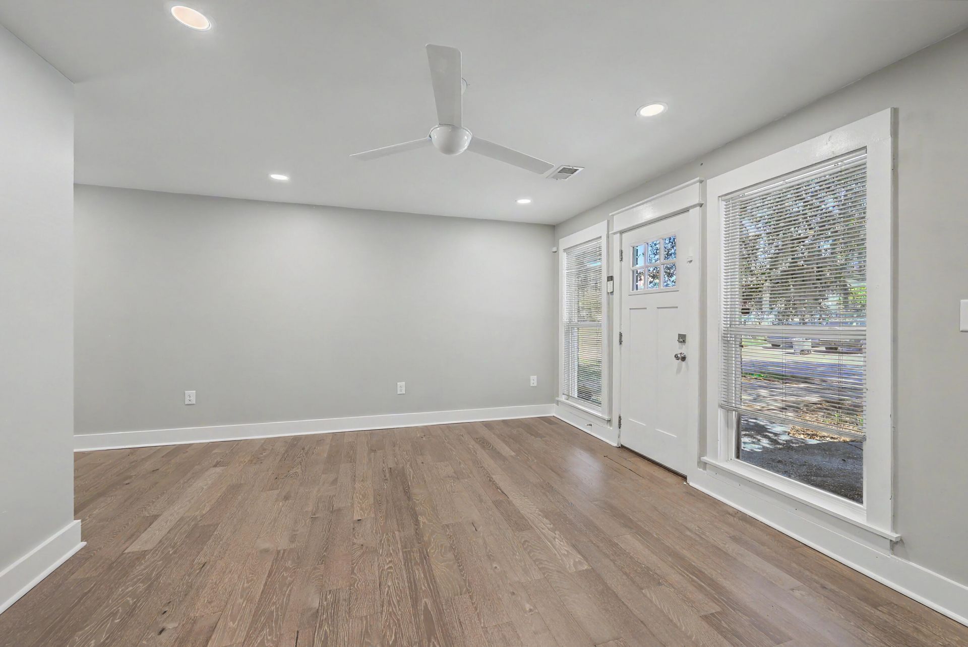 5026 Village Alley Photo 10