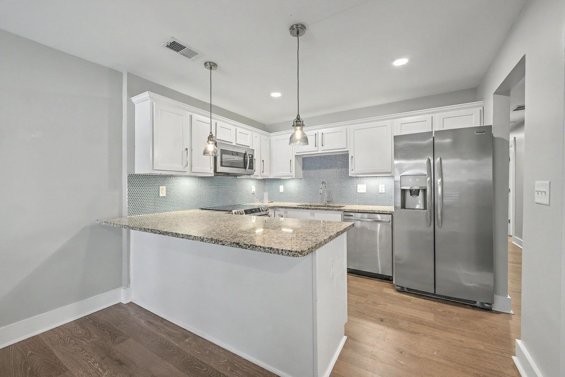5026 Village Alley Photo 11