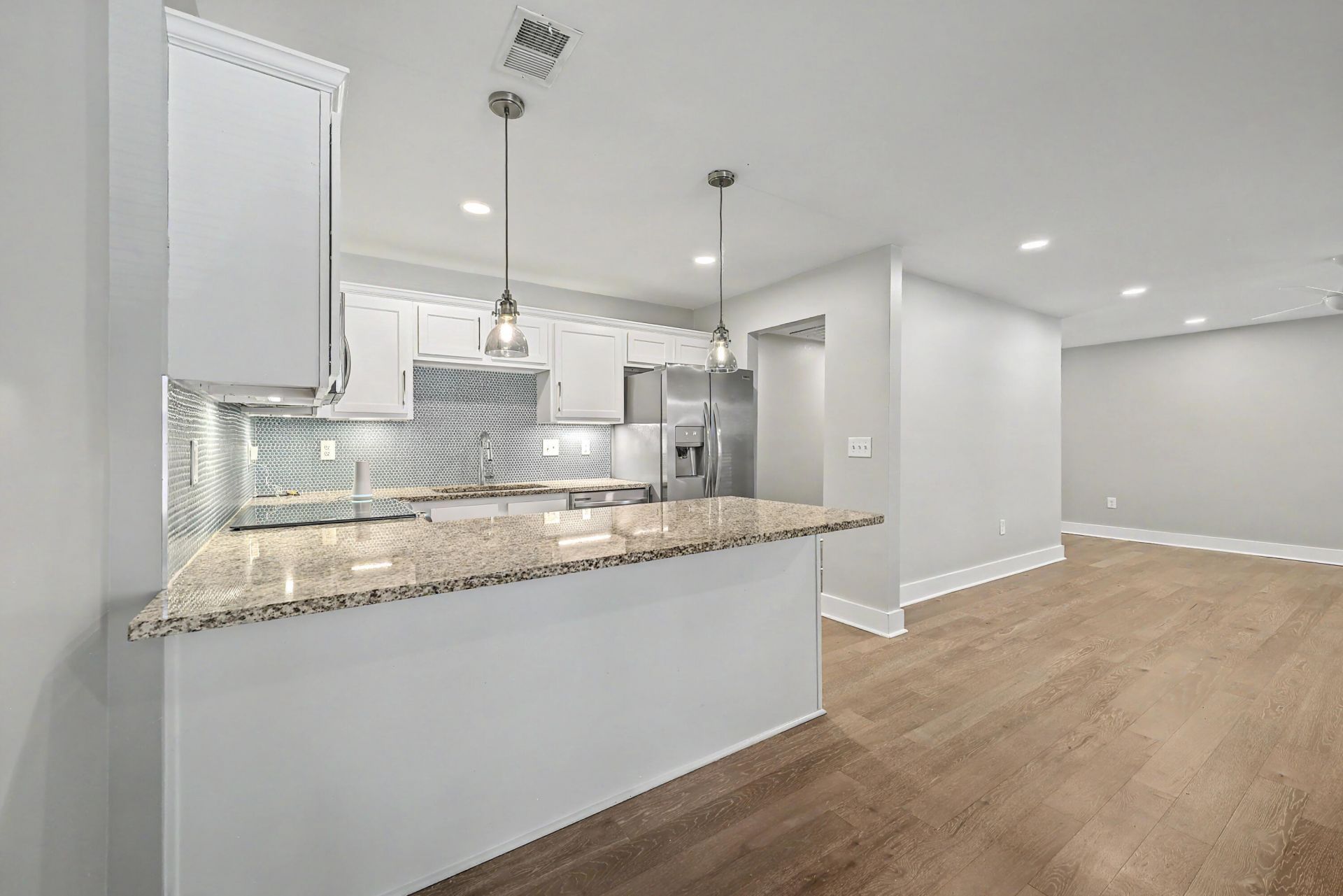 5026 Village Alley Photo 12