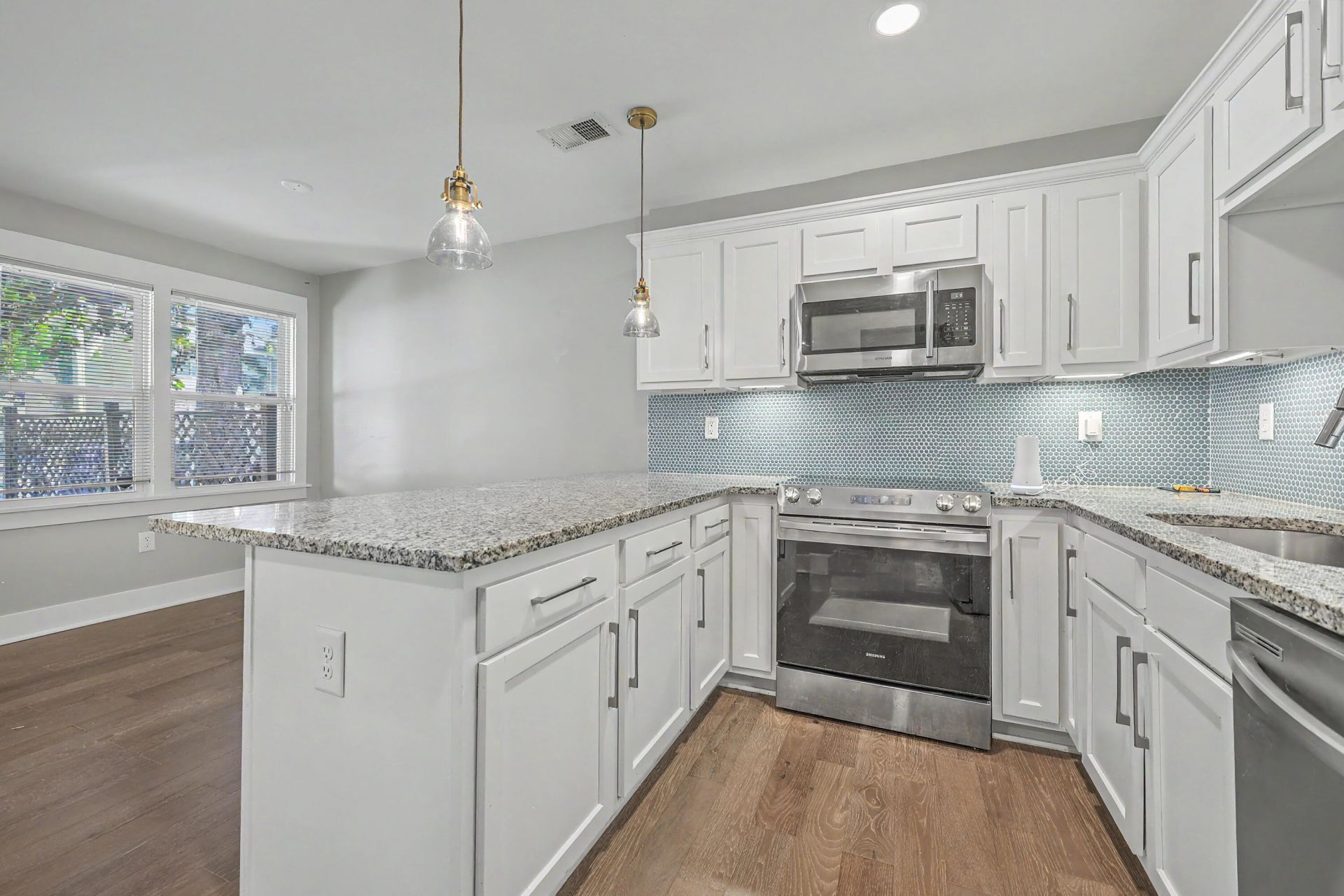 5026 Village Alley Photo 14