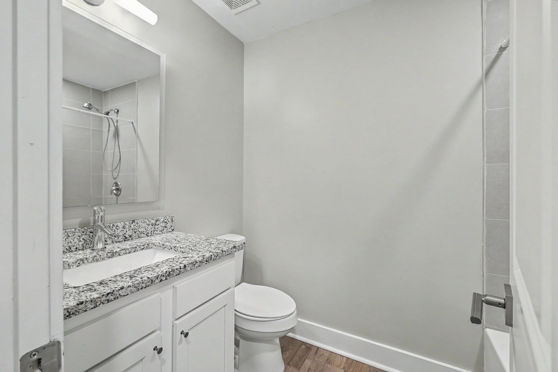 5026 Village Alley Photo 15
