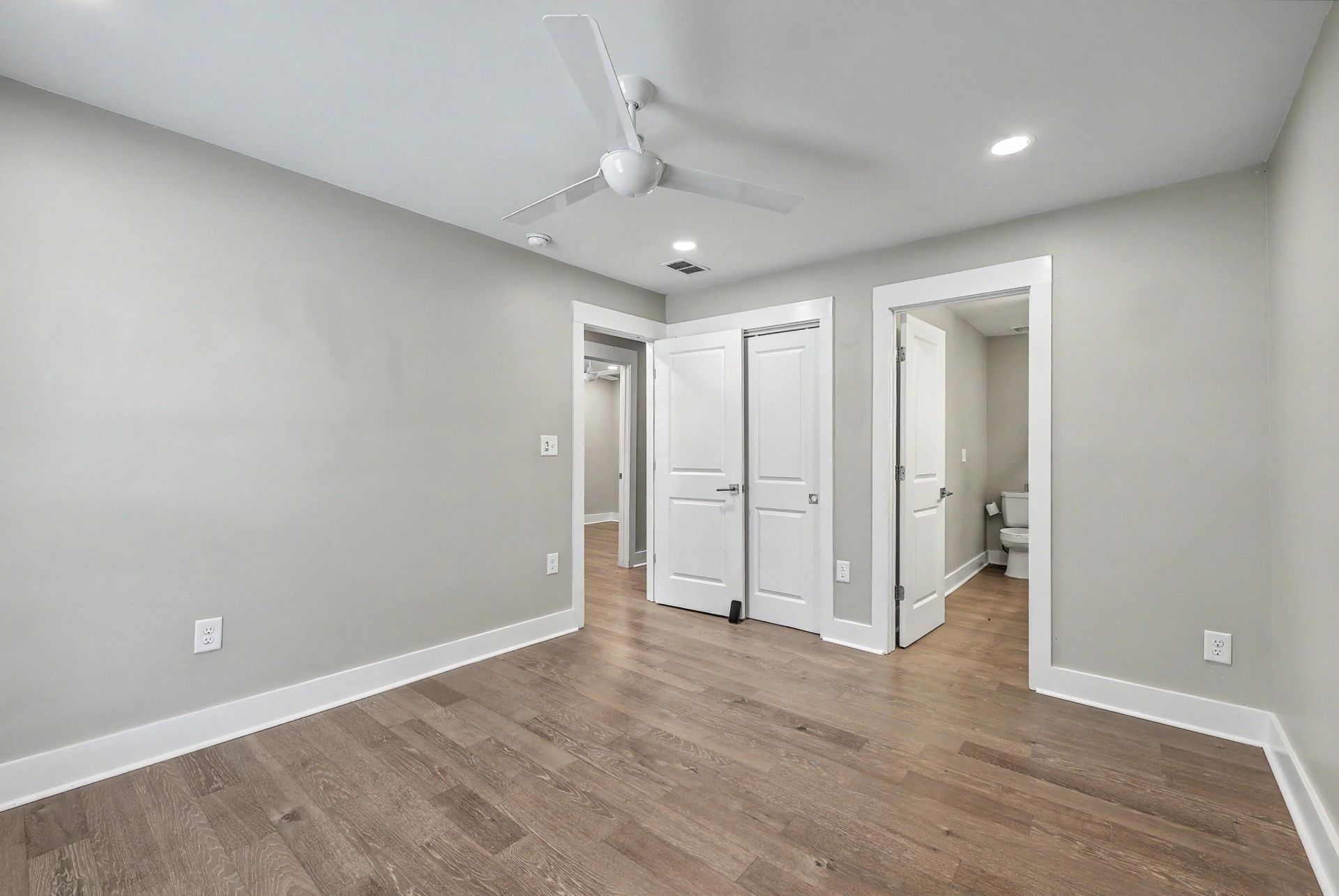 5026 Village Alley Photo 18
