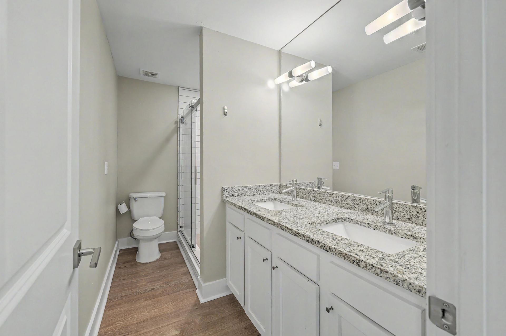 5026 Village Alley Photo 19