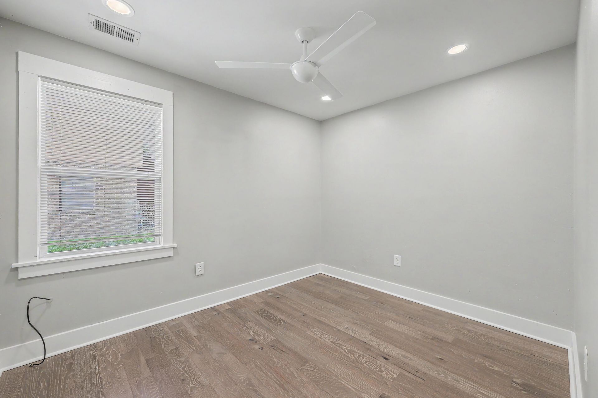 5026 Village Alley Photo 22