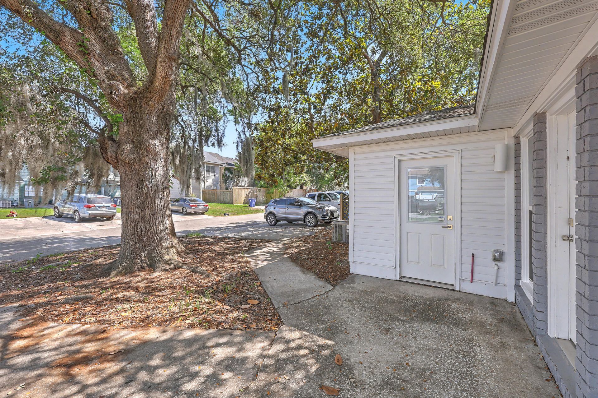 5026 Village Alley Photo 25