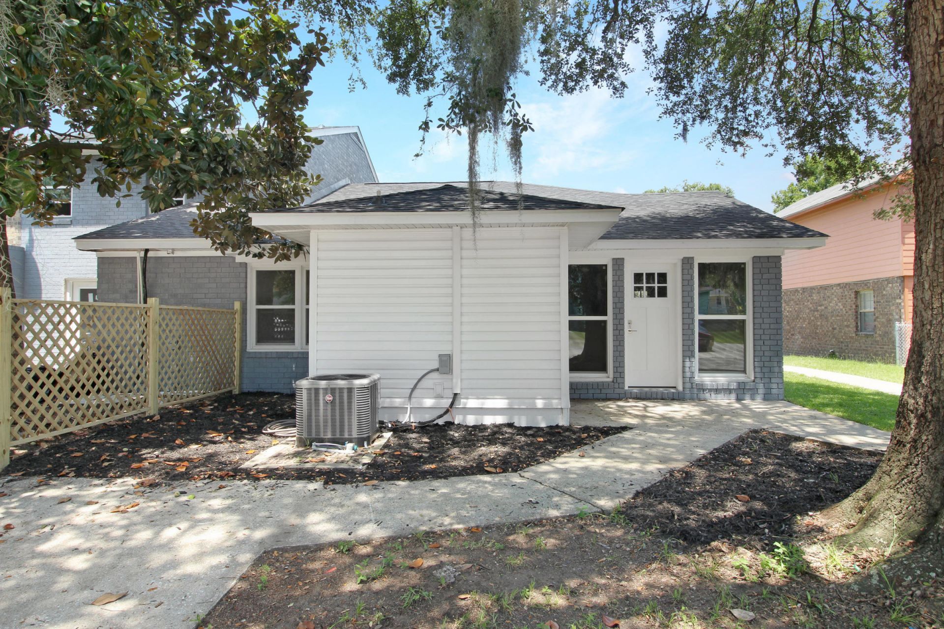 5026 Village Alley Photo 27