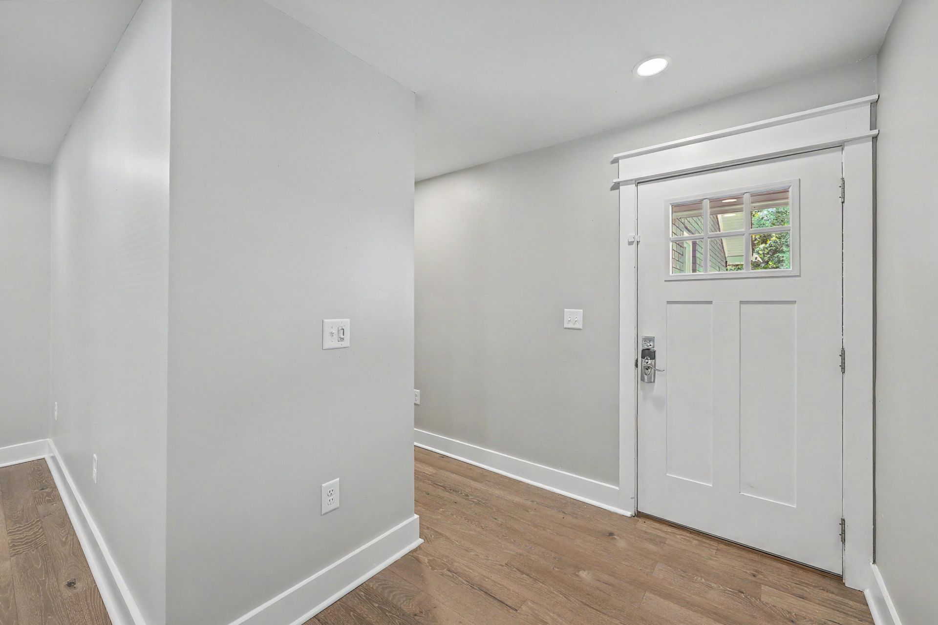 5026 Village Alley Photo 4