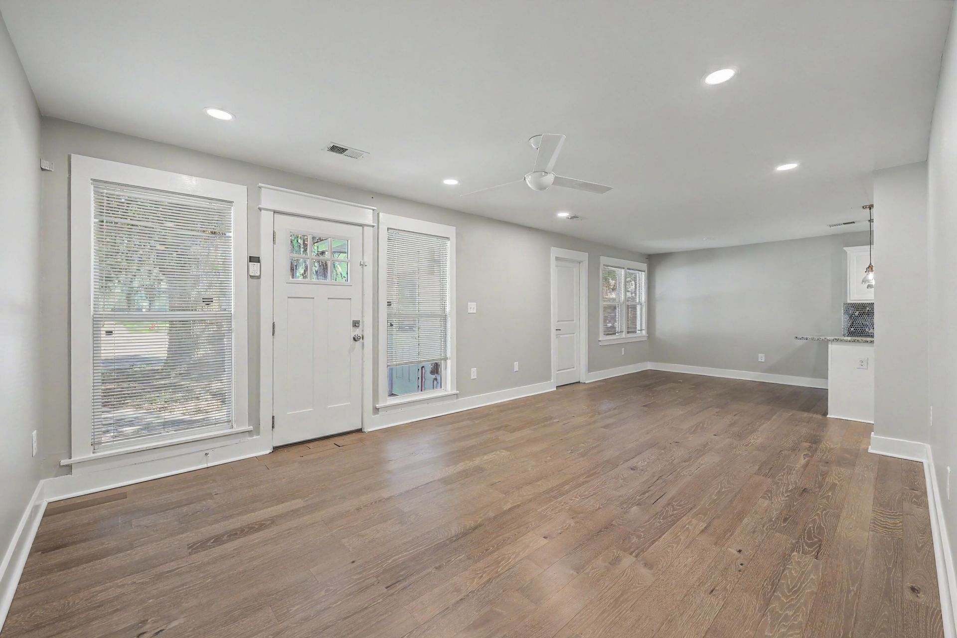5026 Village Alley Photo 5