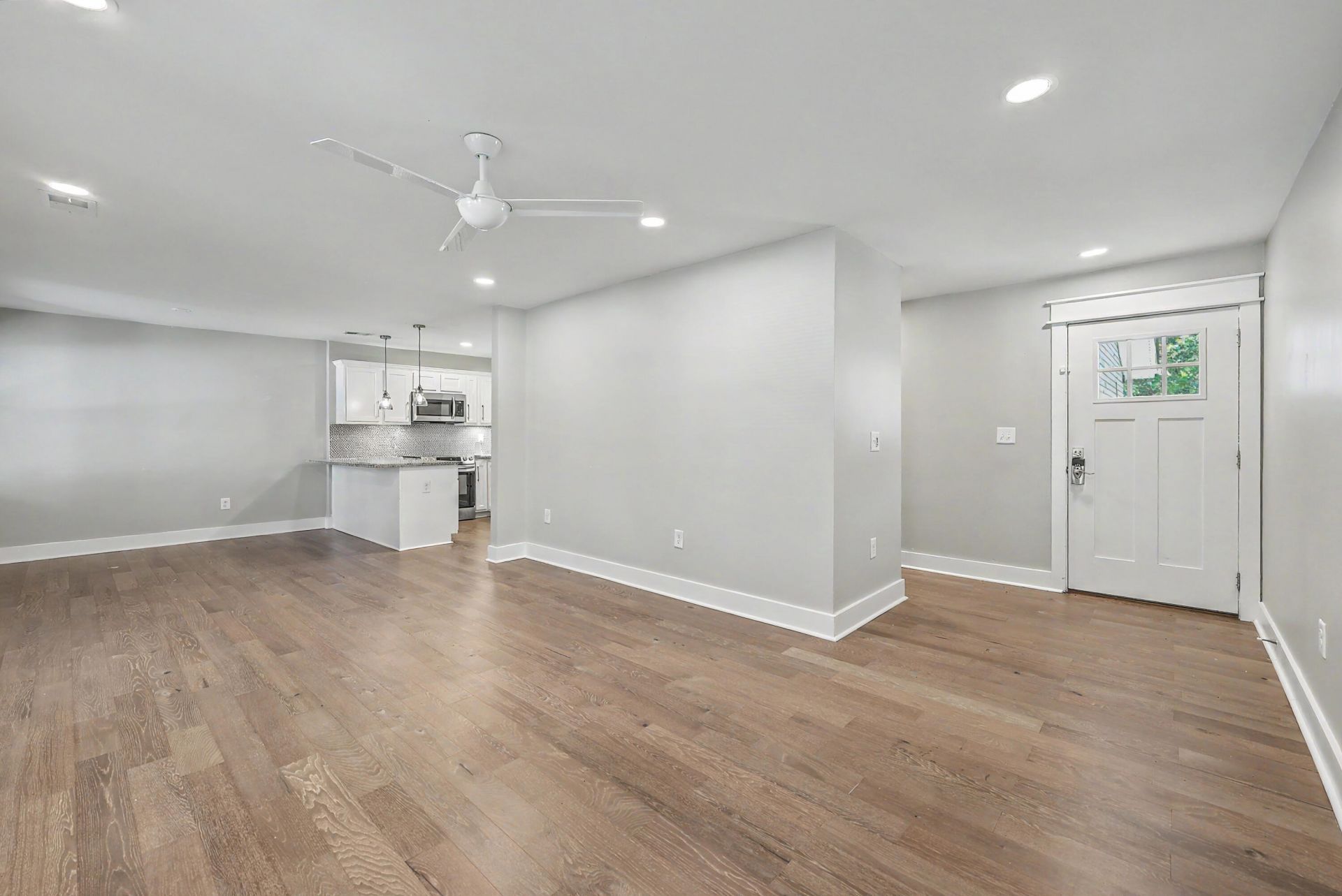5026 Village Alley Photo 6