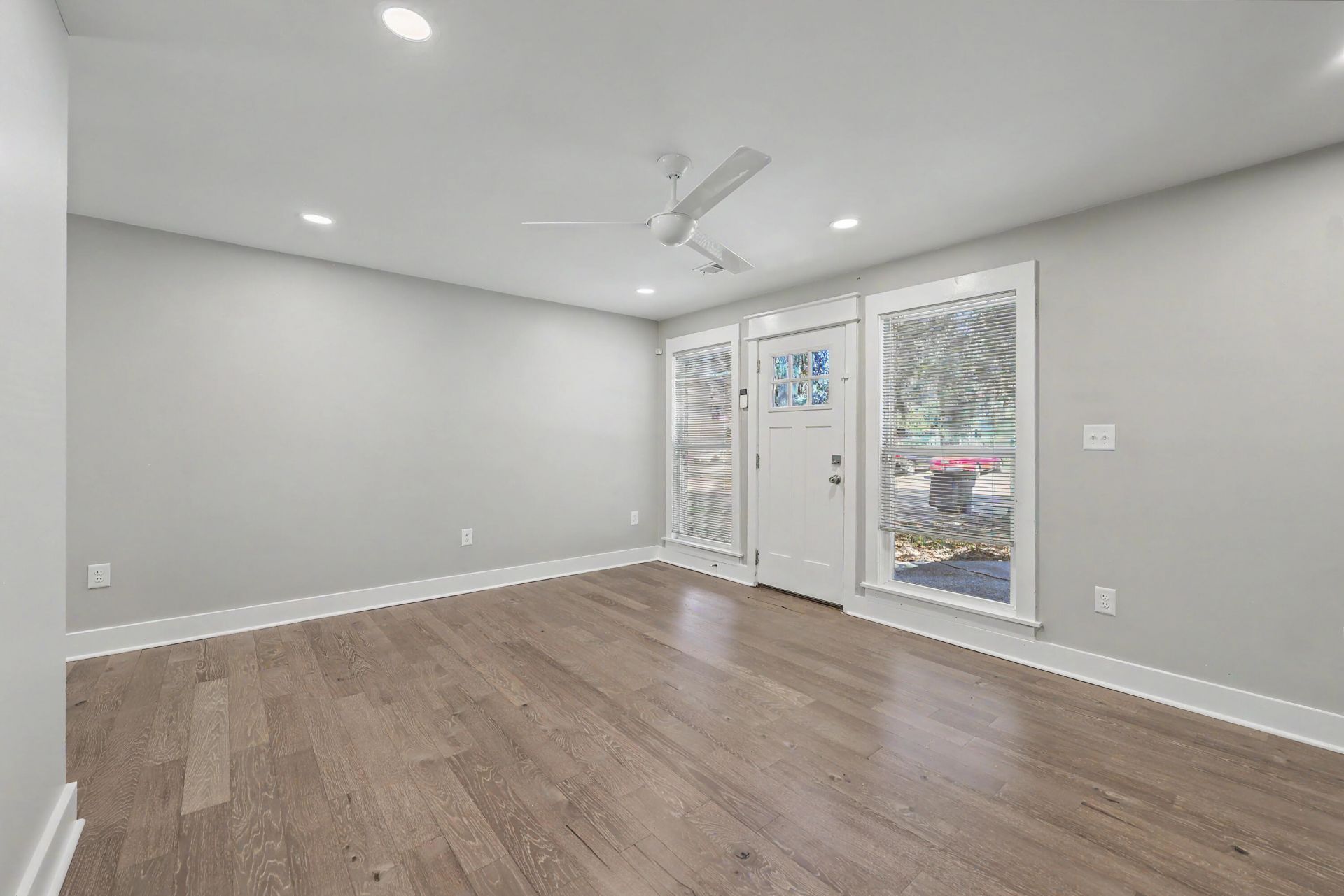 5026 Village Alley Photo 7