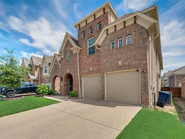 3940 Shrike Trail , Fort Worth, TX 76262