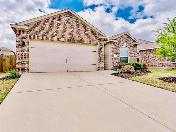 111 Rebel Road , Venus, TX 76084