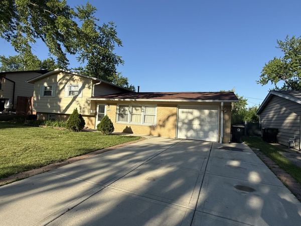 7127 Glenwood Lane , Hanover Park, IL 60133