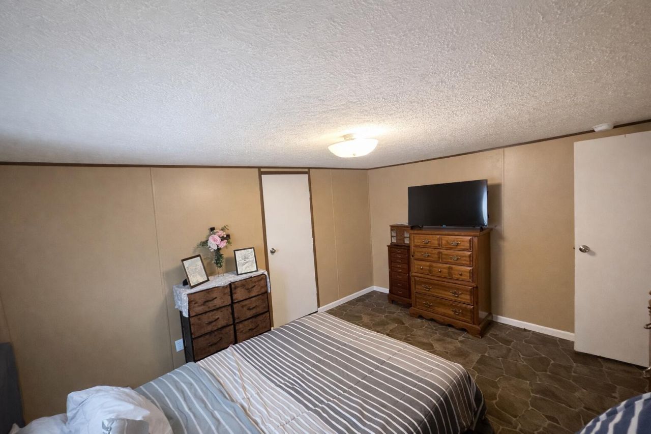746 Madison Street Photo 10