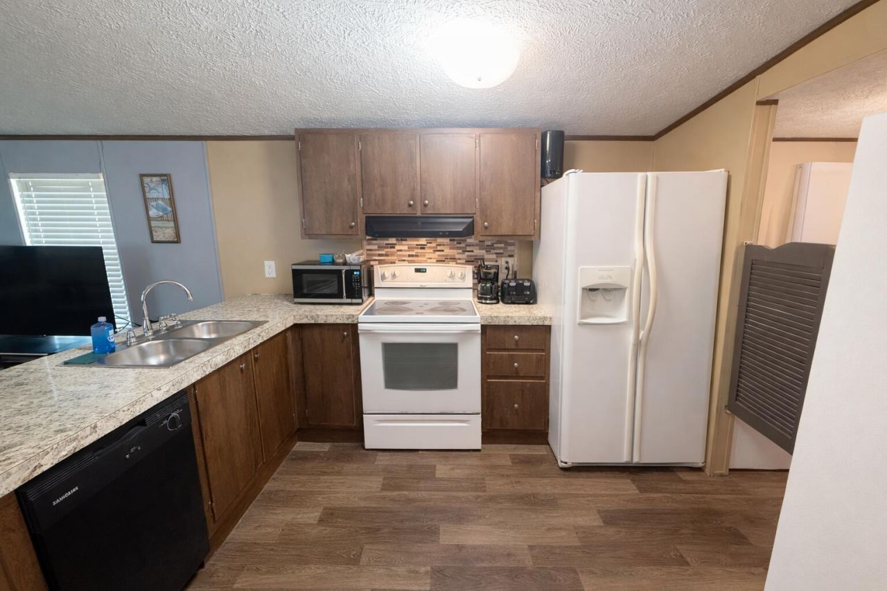 746 Madison Street Photo 6