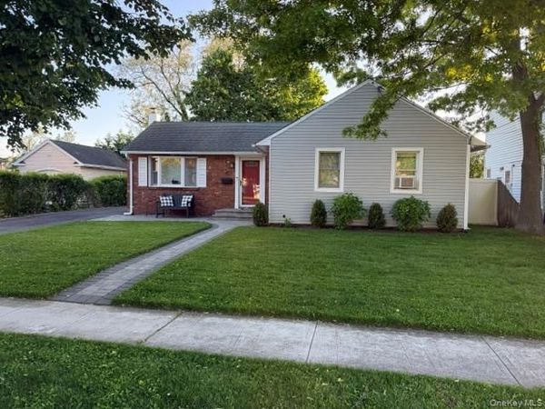 10 Nehring Avenue , Babylon, NY 11702