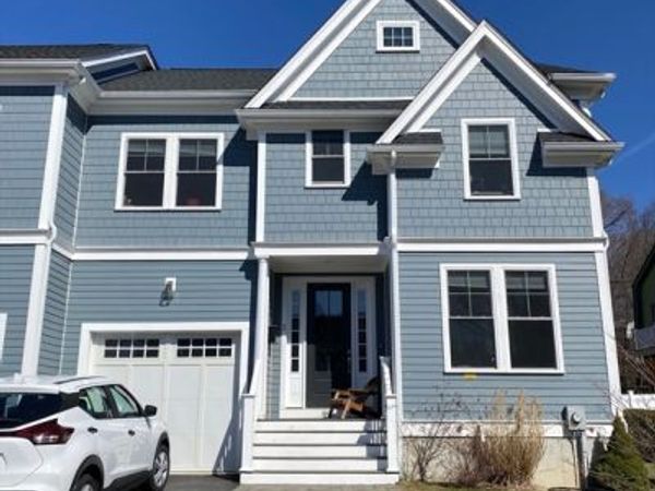 896 Chestnut St, Unit 896, Newton, MA 02468