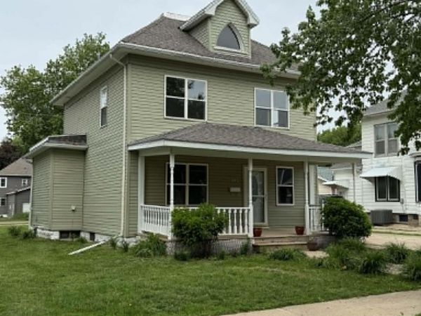 220 SENECA ST, Storm Lake, IA 50588