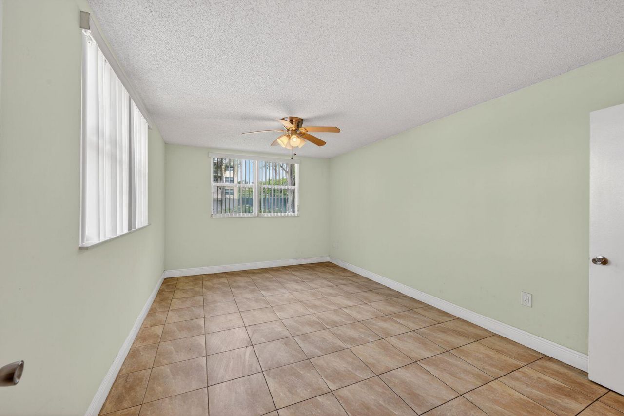 8373 Lake Drive, Unit 101, Doral, FL 33166 Photo