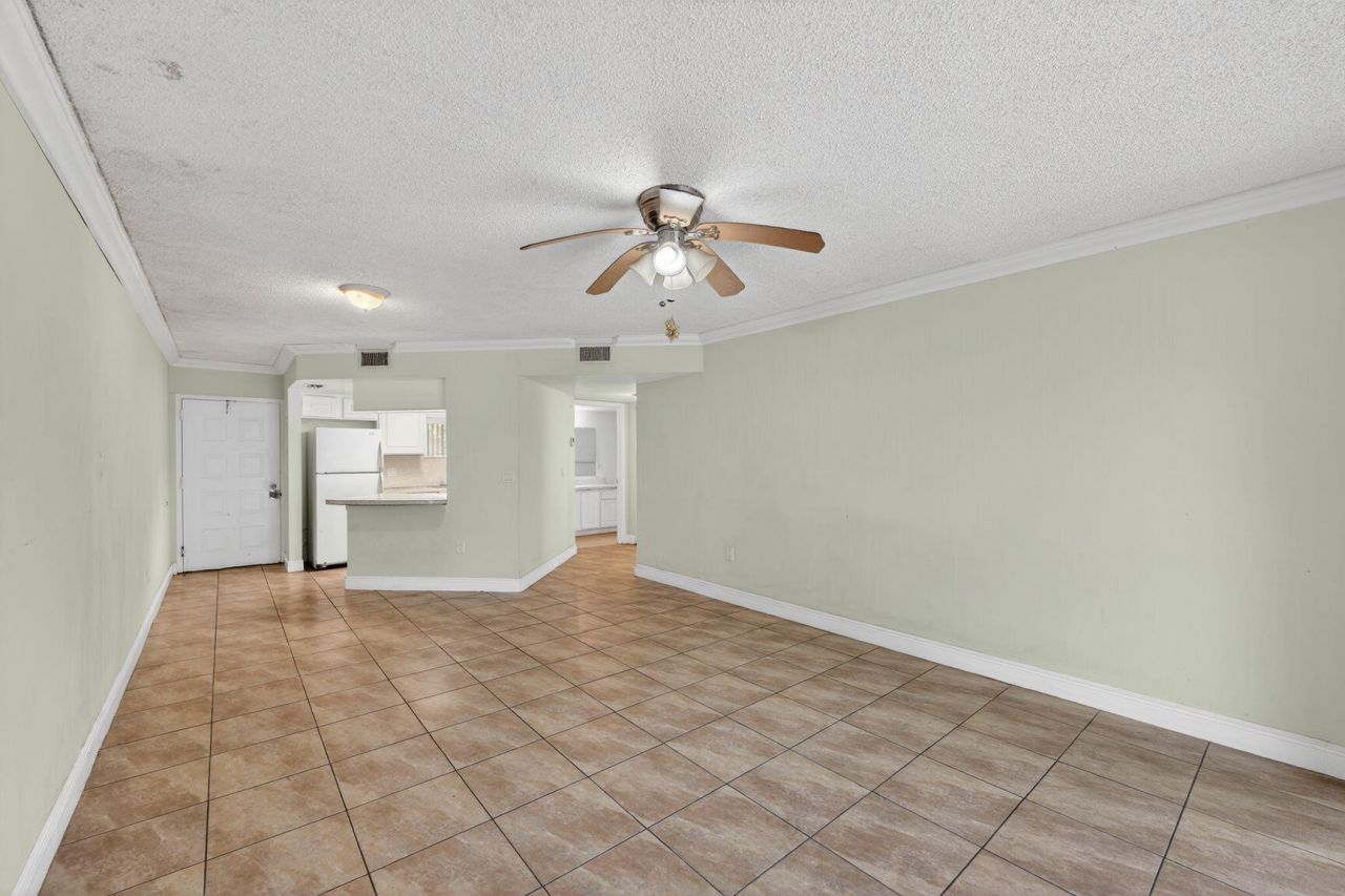 8373 Lake Drive, Unit 101, Doral, FL 33166 Photo