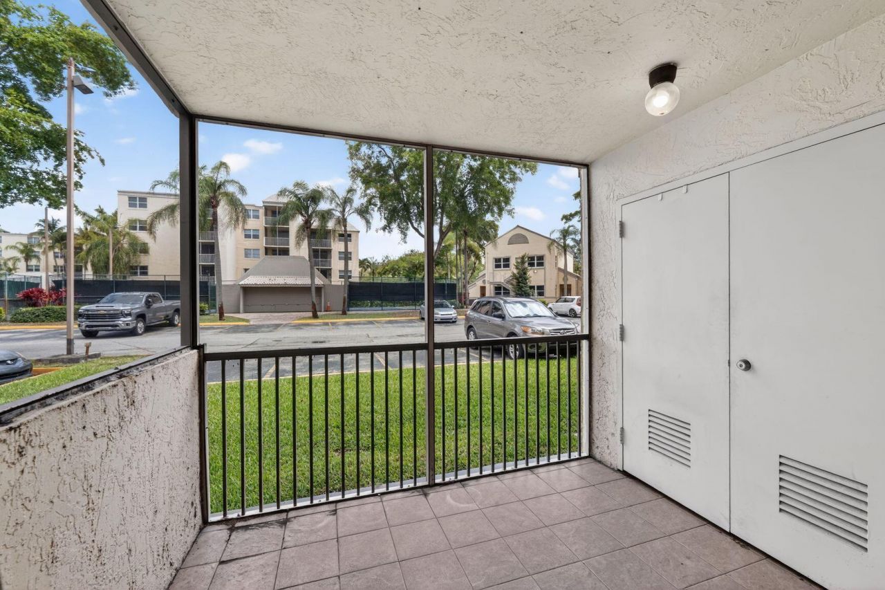 8373 Lake Drive, Unit 101, Doral, FL 33166 Photo