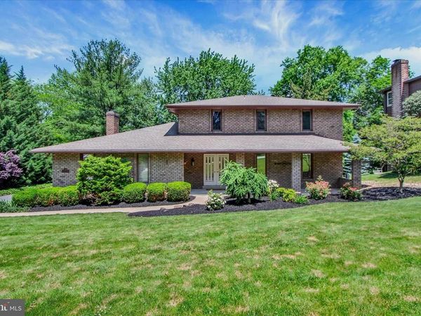 3240 ROUND HILL ROAD, YORK, PA 17402