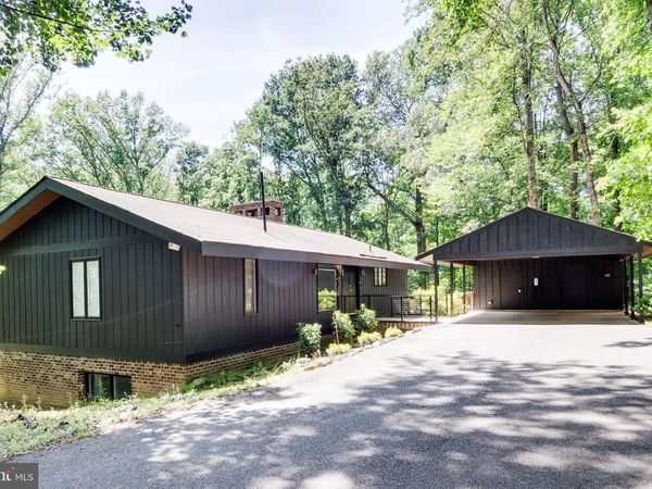 10236 LAWYERS ROAD, VIENNA, VA 22181