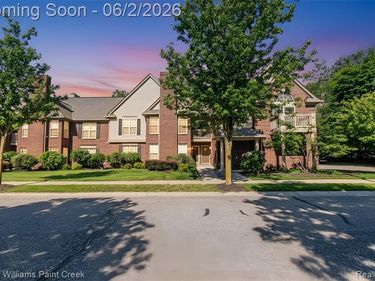 28569 Carlton Way Drive, Novi, MI 48377