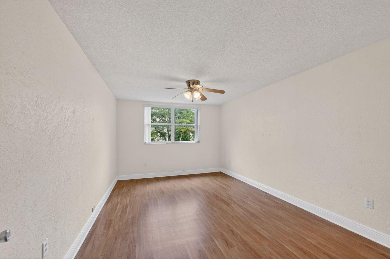 8353 Lake Drive, Unit 204, Doral, FL 33166 Photo