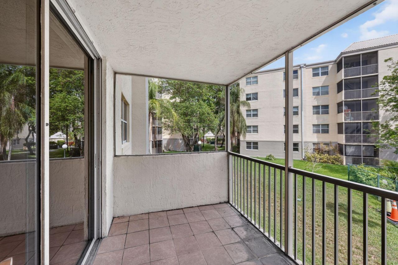 8353 Lake Drive, Unit 204, Doral, FL 33166 Photo
