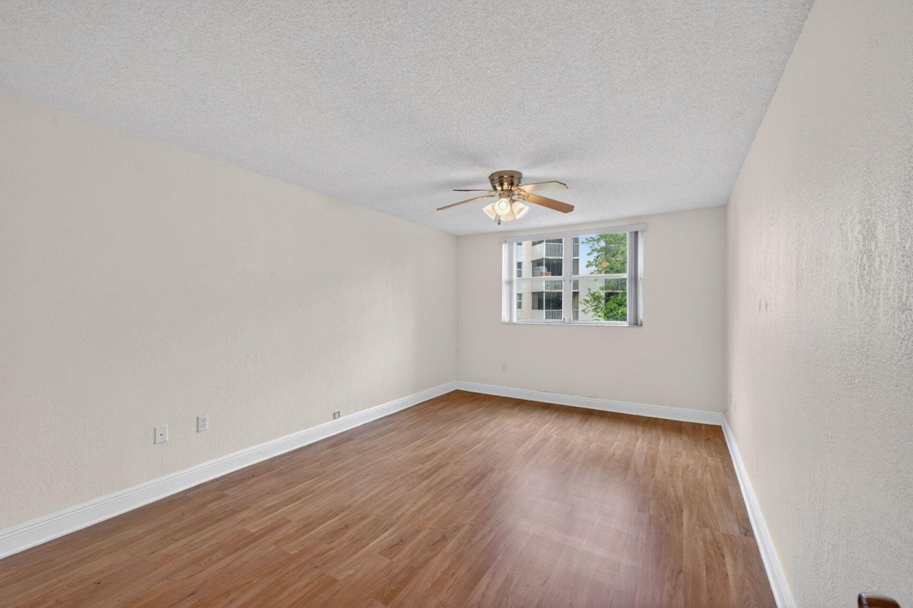 8353 Lake Drive, Unit 204, Doral, FL 33166 Photo