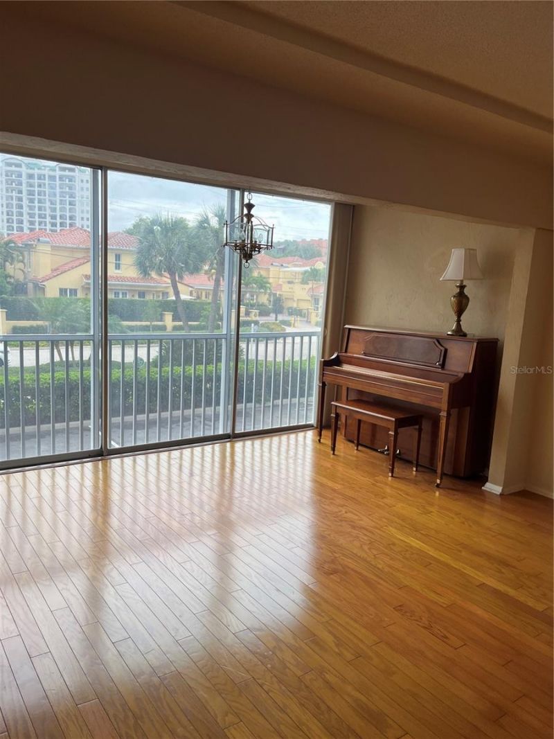 435 S Gulfstream Avenue, Unit 206, Sarasota, FL 34236 Photo