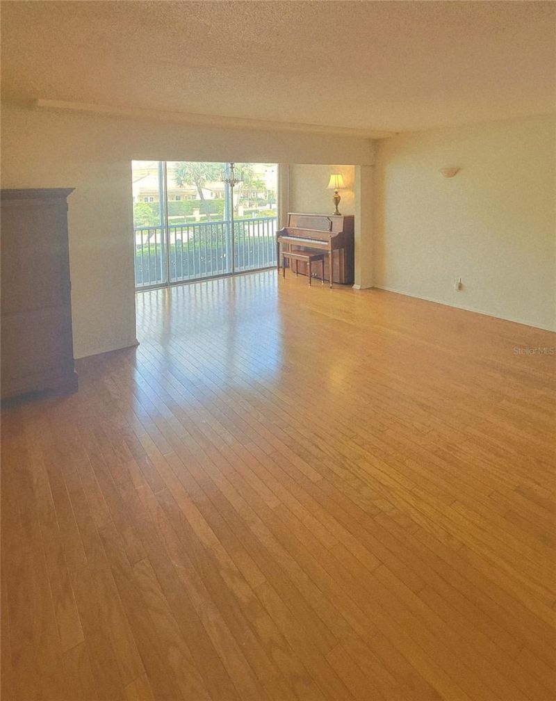 435 S Gulfstream Avenue, Unit 206, Sarasota, FL 34236 Photo