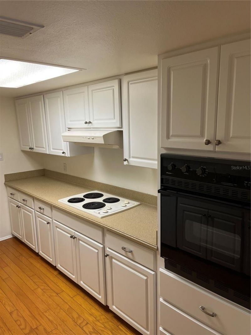 435 S Gulfstream Avenue, Unit 206, Sarasota, FL 34236 Photo