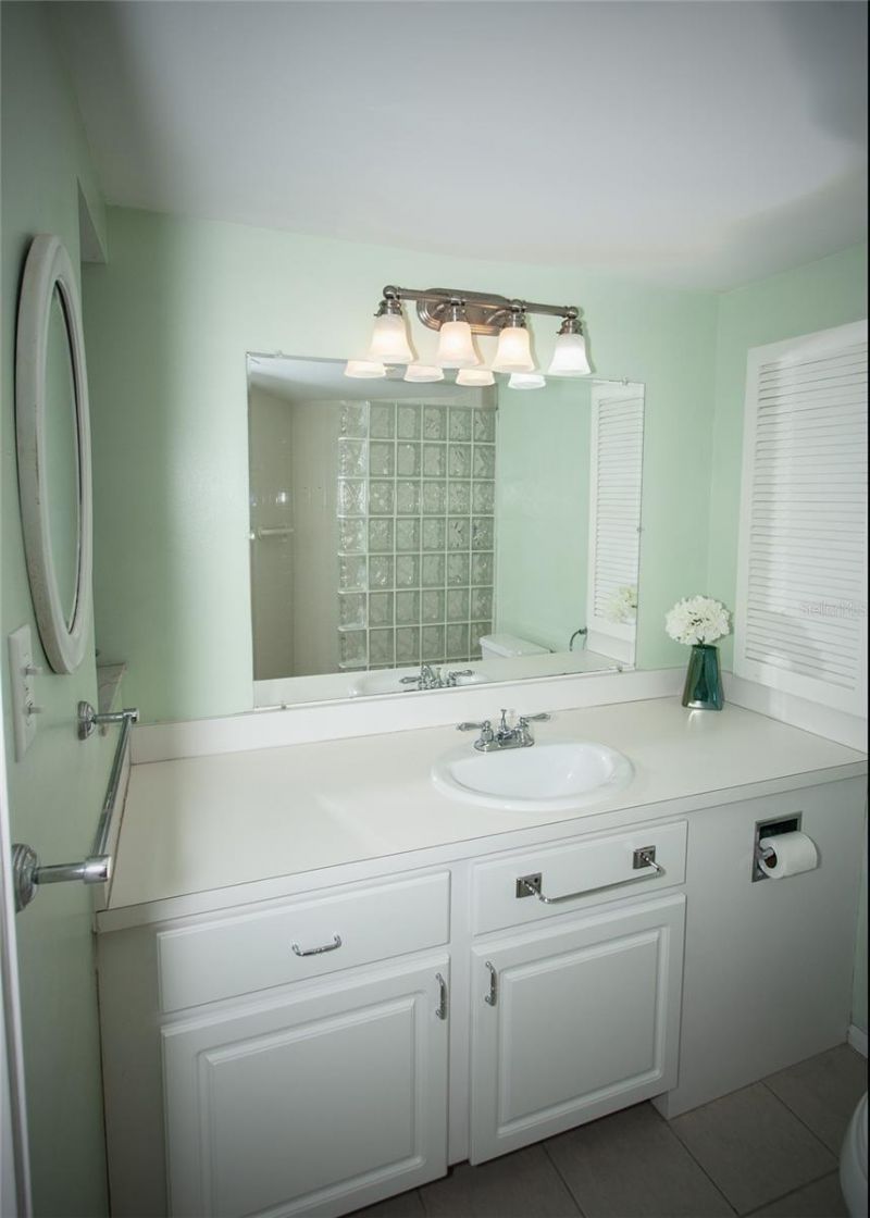 435 S Gulfstream Avenue, Unit 206, Sarasota, FL 34236 Photo