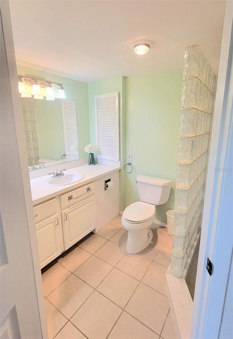 435 S Gulfstream Avenue, Unit 206, Sarasota, FL 34236 Photo