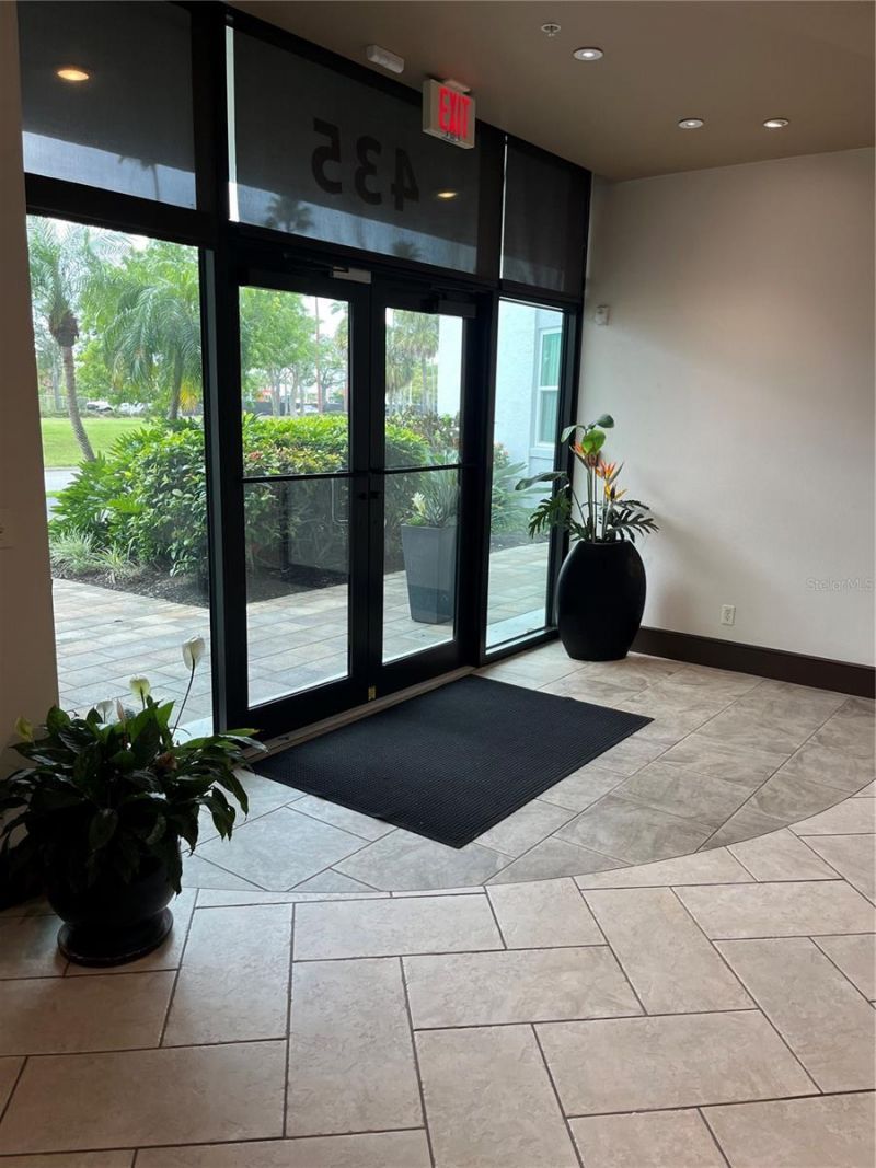 435 S Gulfstream Avenue, Unit 206, Sarasota, FL 34236 Photo