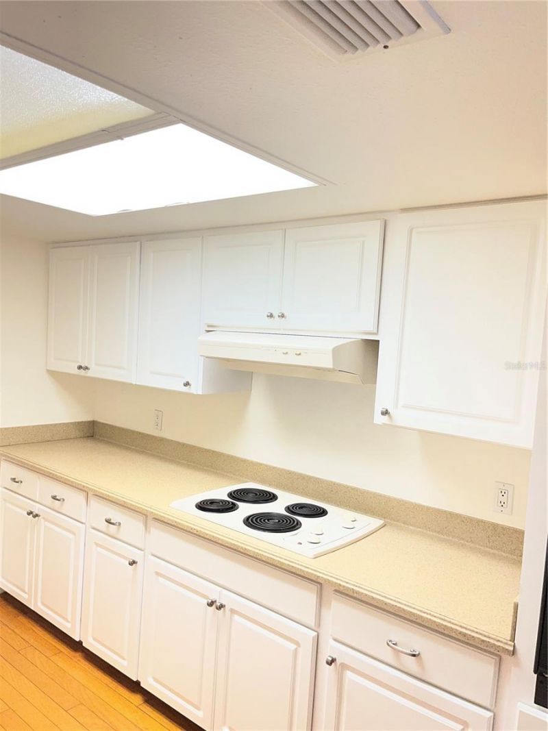 435 S Gulfstream Avenue, Unit 206, Sarasota, FL 34236 Photo