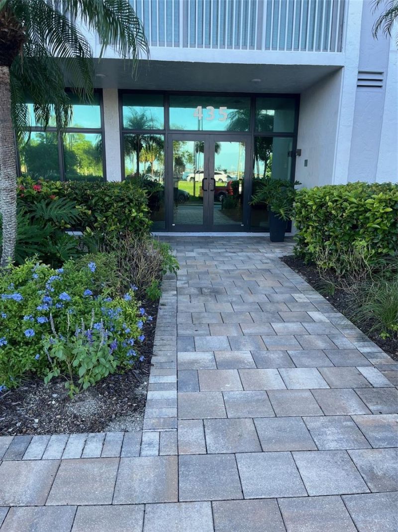 435 S Gulfstream Avenue, Unit 206, Sarasota, FL 34236 Photo