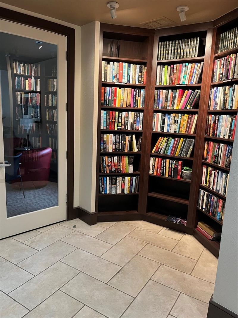 435 S Gulfstream Avenue, Unit 206, Sarasota, FL 34236 Photo