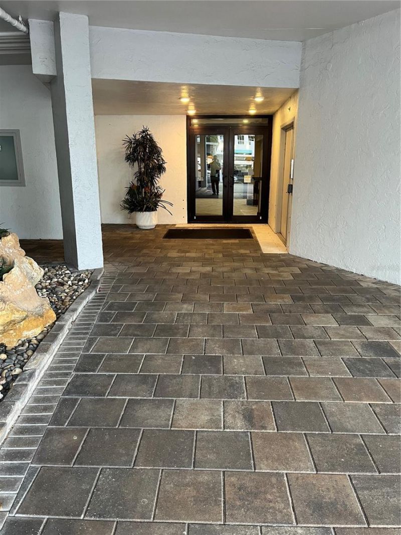 435 S Gulfstream Avenue, Unit 206, Sarasota, FL 34236 Photo