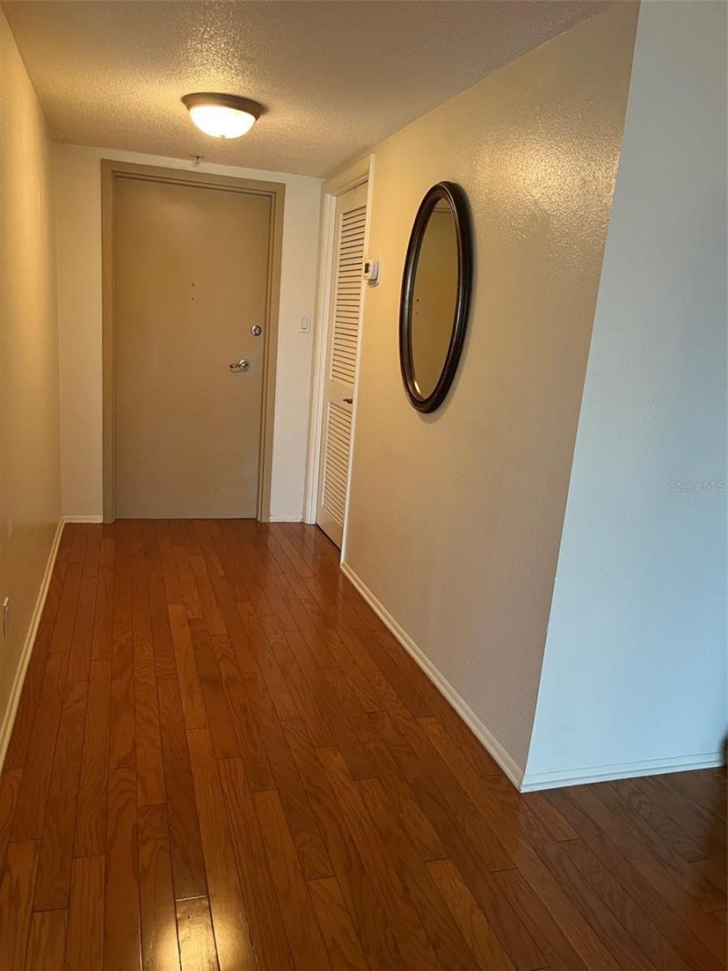 435 S Gulfstream Avenue, Unit 206, Sarasota, FL 34236 Photo