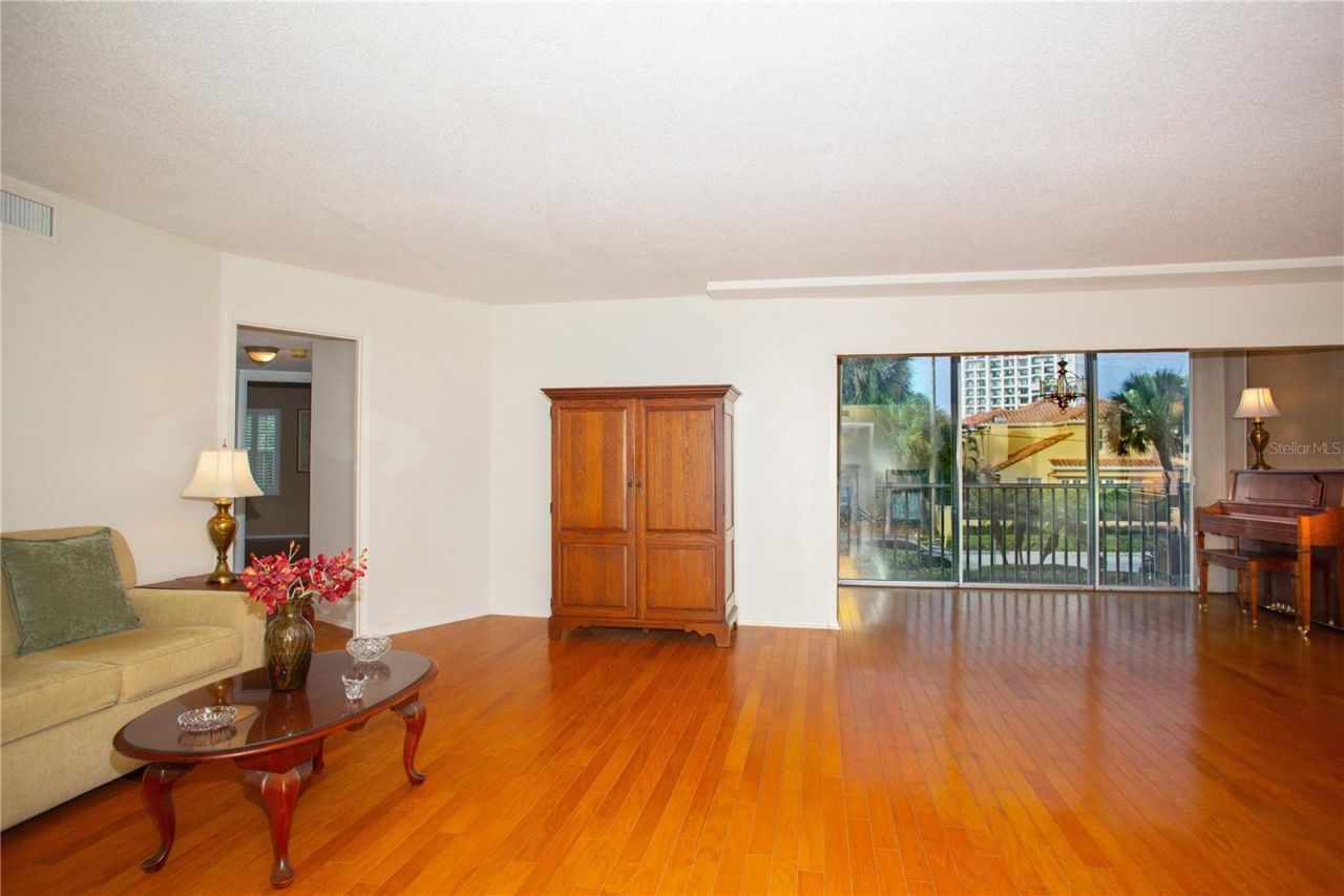435 S Gulfstream Avenue, Unit 206, Sarasota, FL 34236 Photo