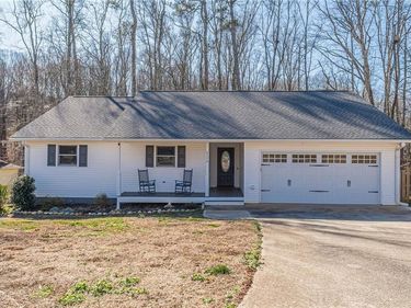 4779 Countryside Drive, Flowery Branch, GA 30542