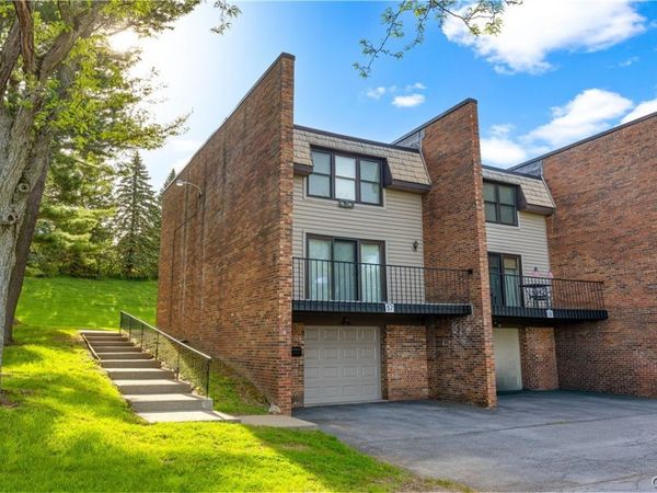 57 Chestnut Hills , New Hartford, NY 13413