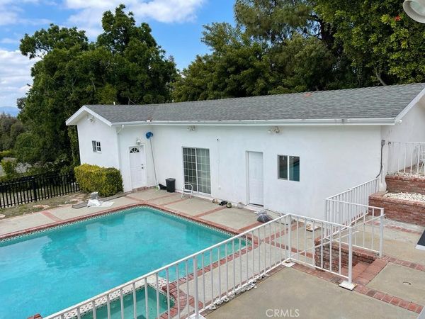 4910 Brewster, Unit 2, Tarzana, CA 91356