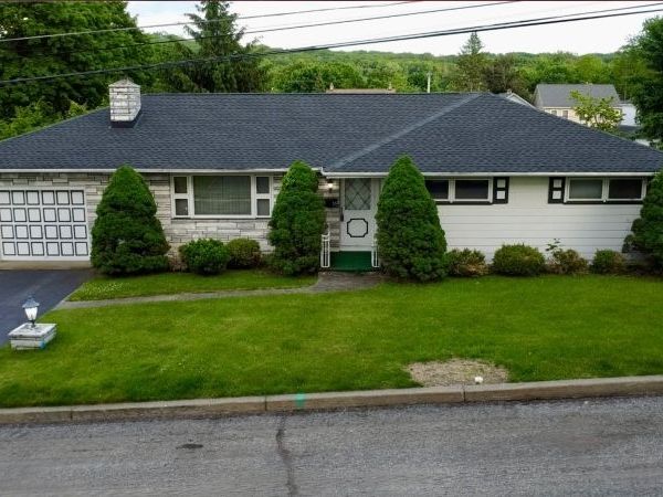 35 Hillside Ave, Netcong, NJ 07857