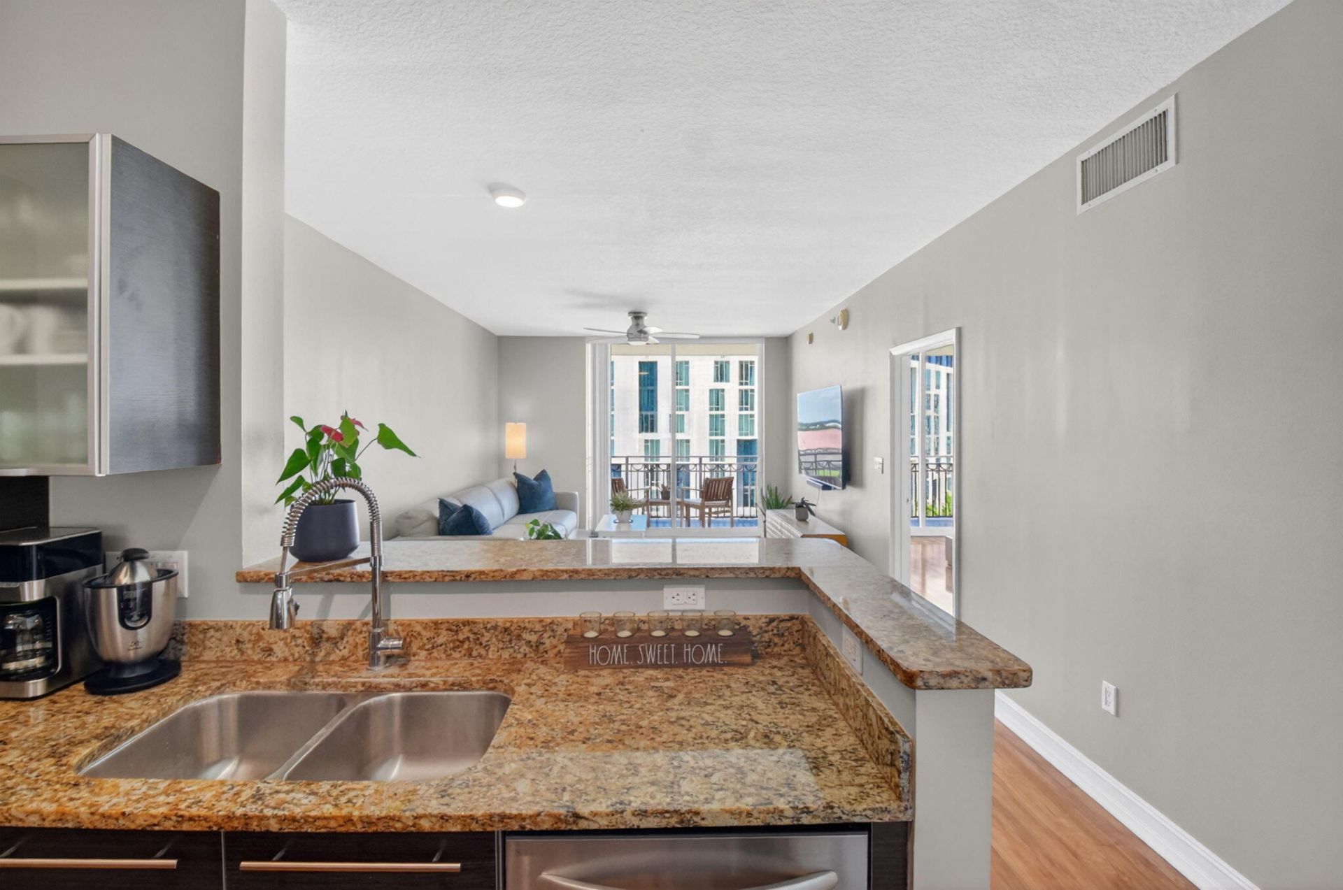 550 Okeechobee Boulevard, Unit 821, West Palm Beach, FL 33401 Photo